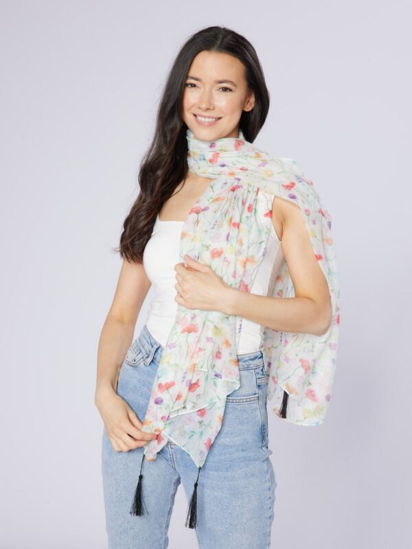 Art on Scarves influencer marketing campaign
