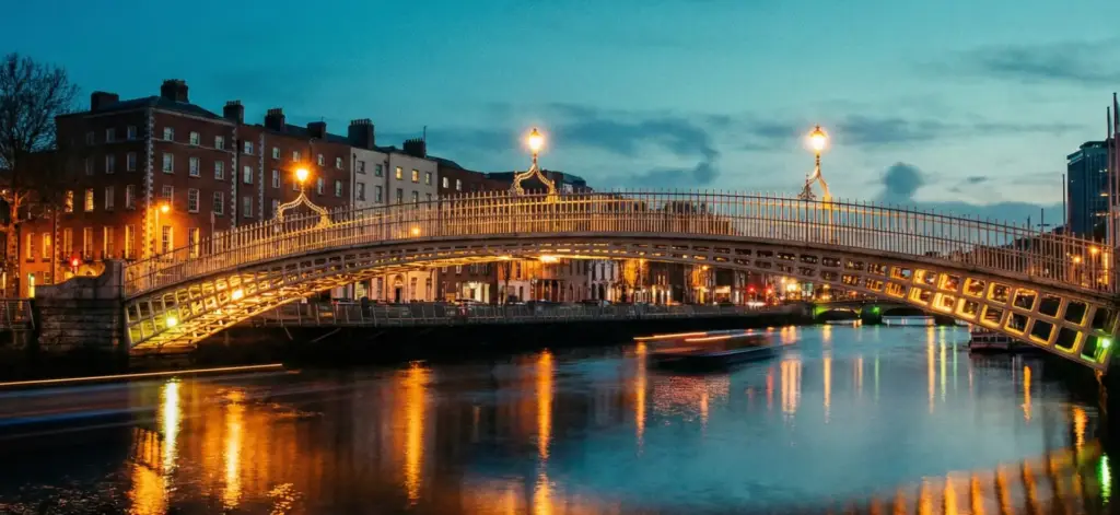 Ha'penny Bridge over River Liffey in Dublin at blue hour