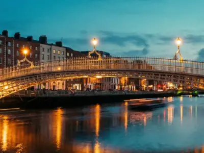 Ha'penny Bridge over River Liffey in Dublin at blue hour