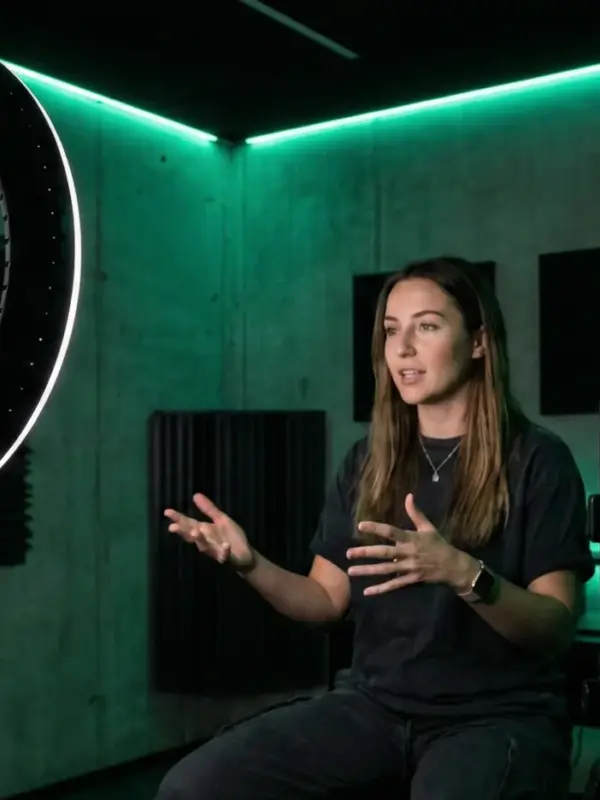 Influencer marketing content creation with ring light and social media analytics