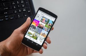 Smartphone used for Instagram influencer outreach
